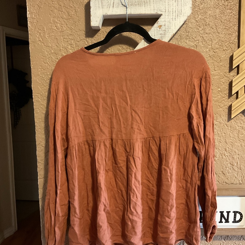Savanna Jane Brown V-Neck Floral and Aztec Embroidered Top Women’s Size Small - Picture 2 of 2